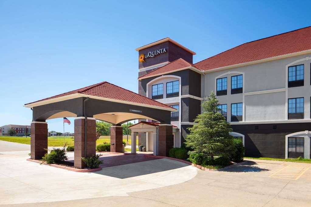 La Quinta By Wyndham Woodward Hotel Екстериор снимка