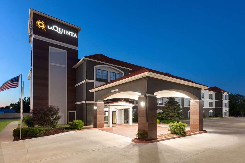 La Quinta By Wyndham Woodward Hotel Екстериор снимка